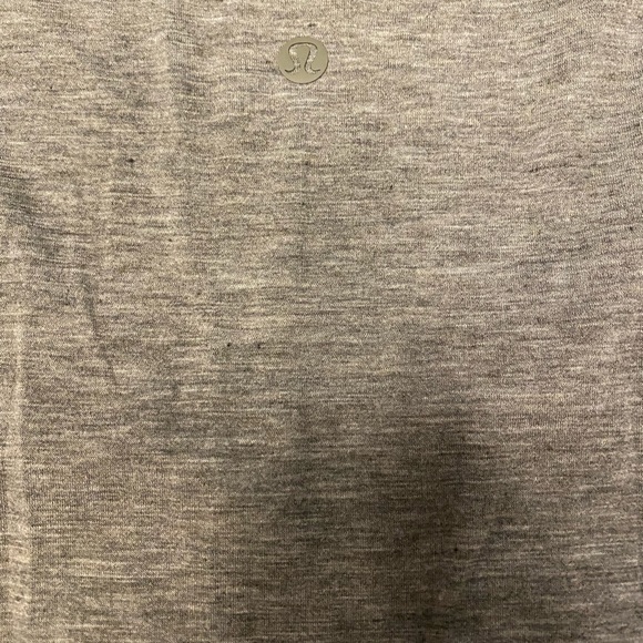 Lulu lemon cropped twist front top, size 6 - Picture 3 of 3